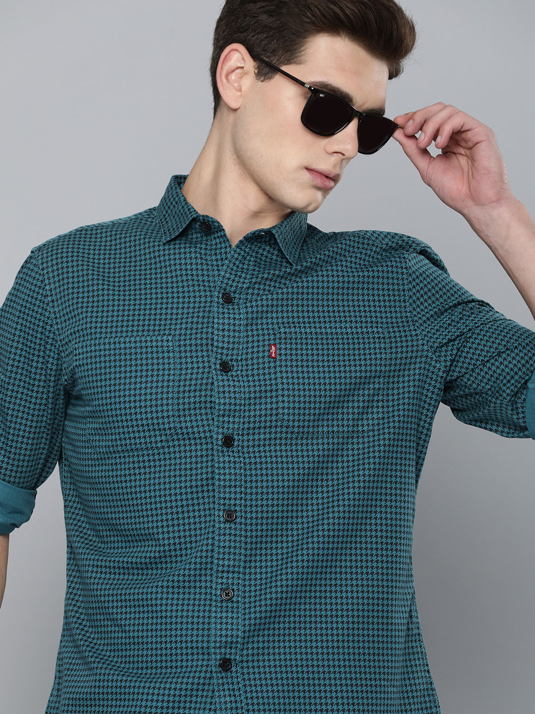 

Levis Men Blue Slim Fit Opaque Houndstooth Printed Casual Shirt