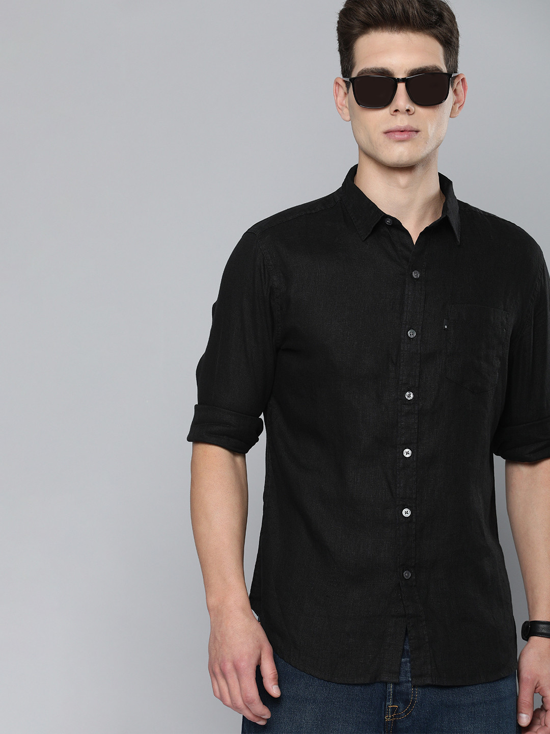 

Levis Men Black Slim Fit Opaque Casual Linen Shirt