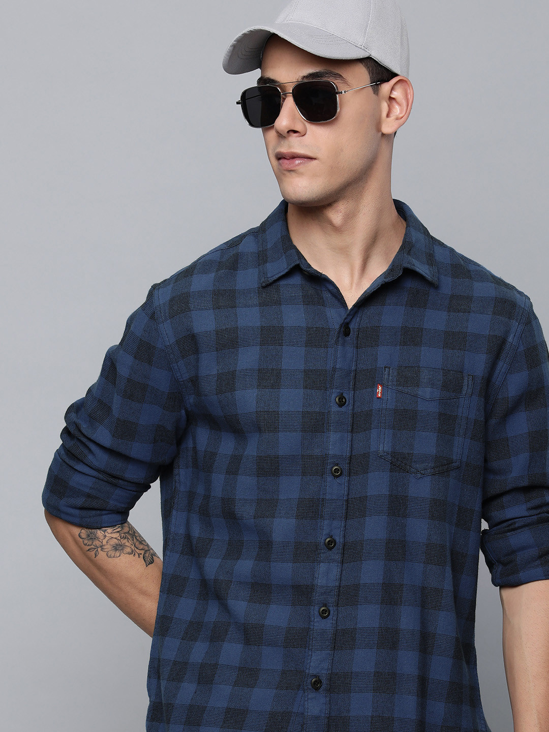

Levis Men Blue & Black Slim Fit Checked Casual Shirt