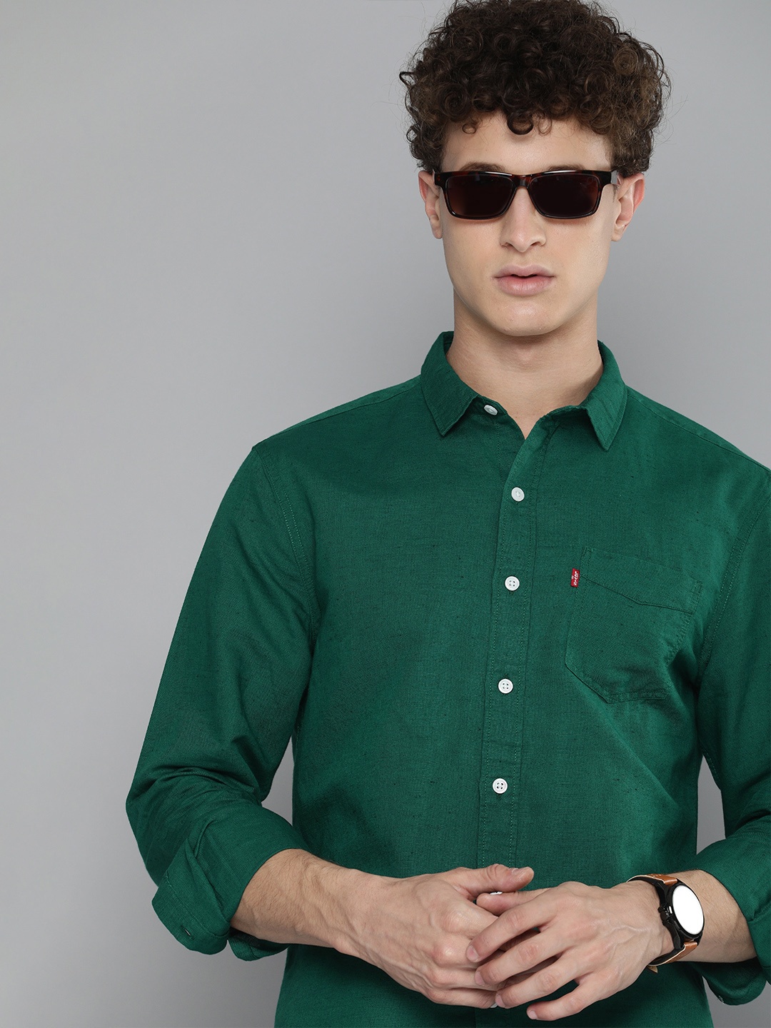 

Levis Men Green Solid Slim Fit Opaque Casual Shirt