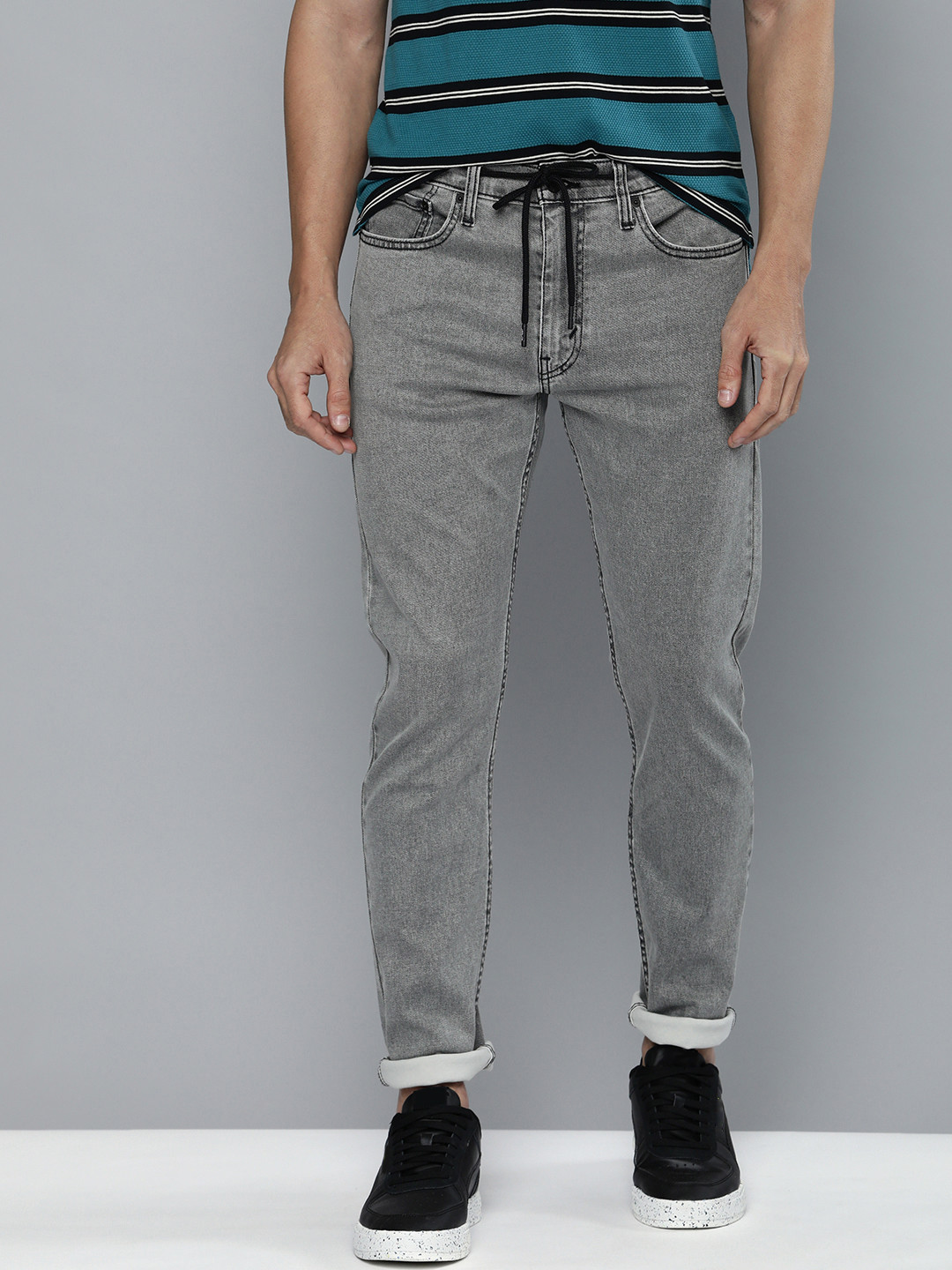 

Levis Men Grey Solid 512 Slim Fit Low-Rise Light Fade Stretchable Jeans
