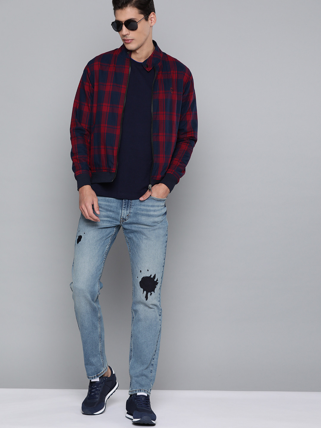 

Levis Men Blue 511 Slim Fit Mid-Rise Light Fade Stretchable Jeans With Applique Detail