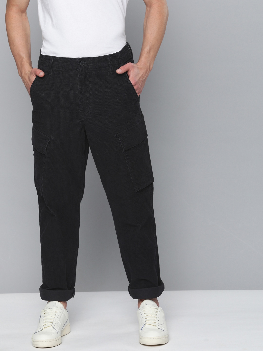 

Levis Men Black Tapered Fit XX Cargo Trousers