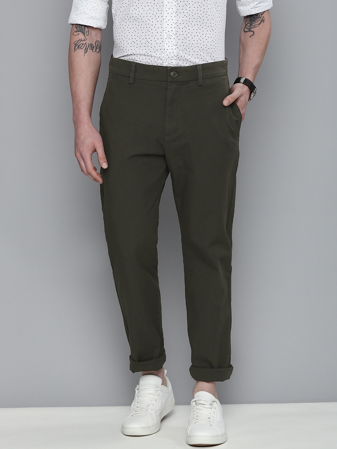 

Levis Men Olive Green Solid Regular Fit Chinos