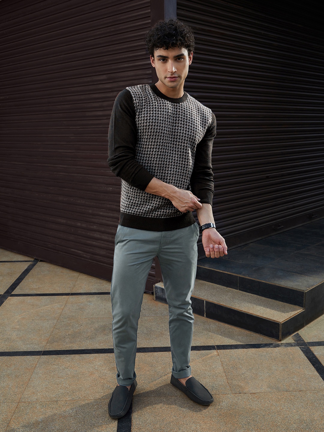 

Levis Men Grey Solid Slim Fit Chinos