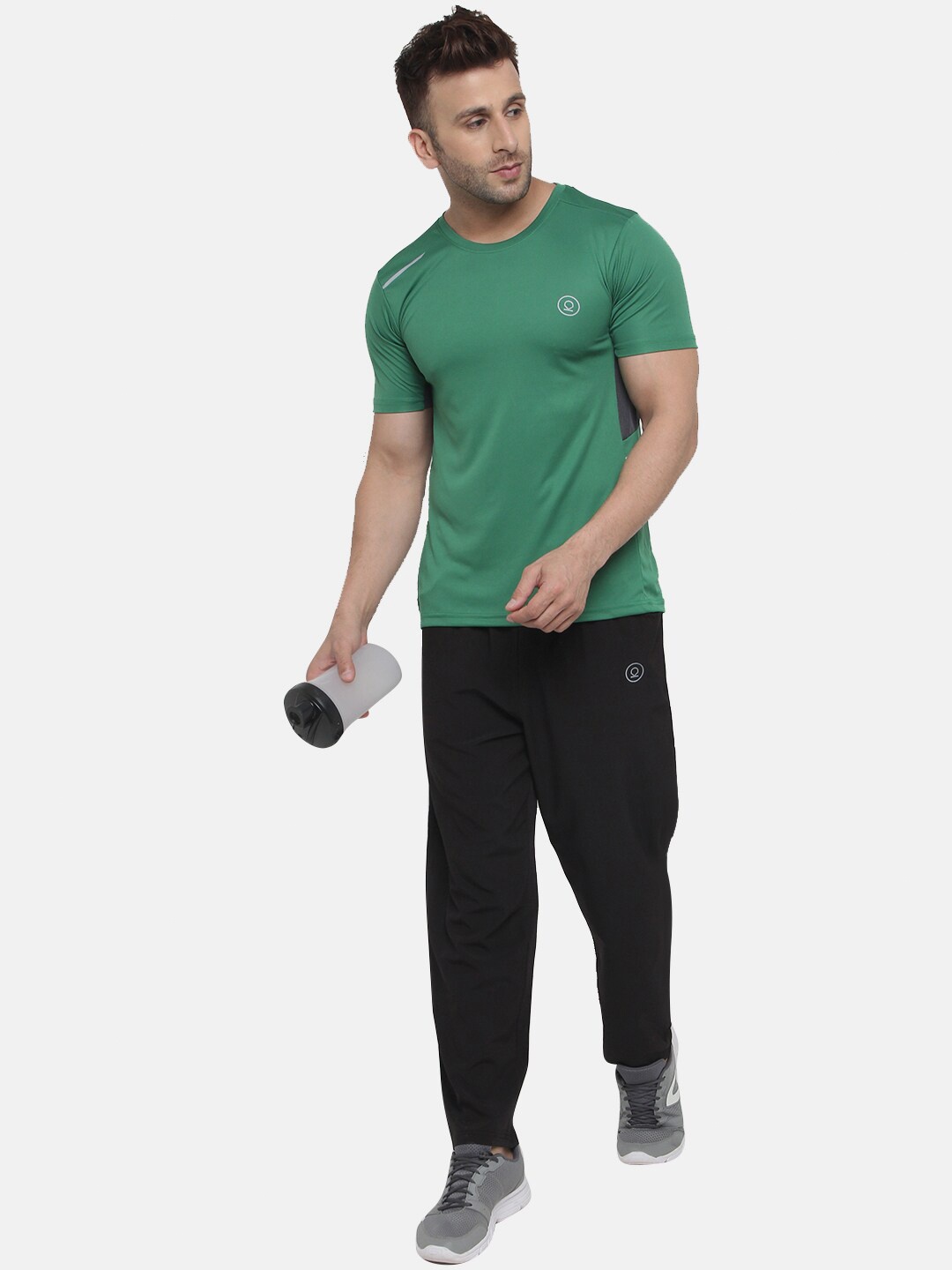 

CHKOKKO Men Green Colorblocked Regular Gym T -Shirt
