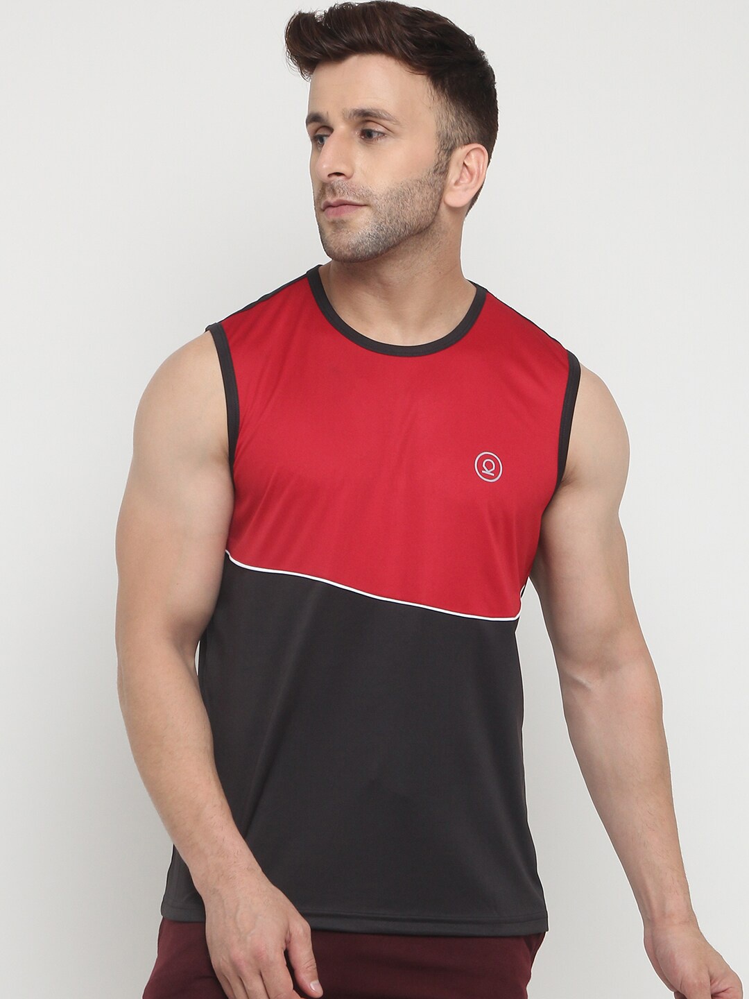 

CHKOKKO Men Maroon & Black Colourblocked Dri-FIT Training or Gym T-shirt