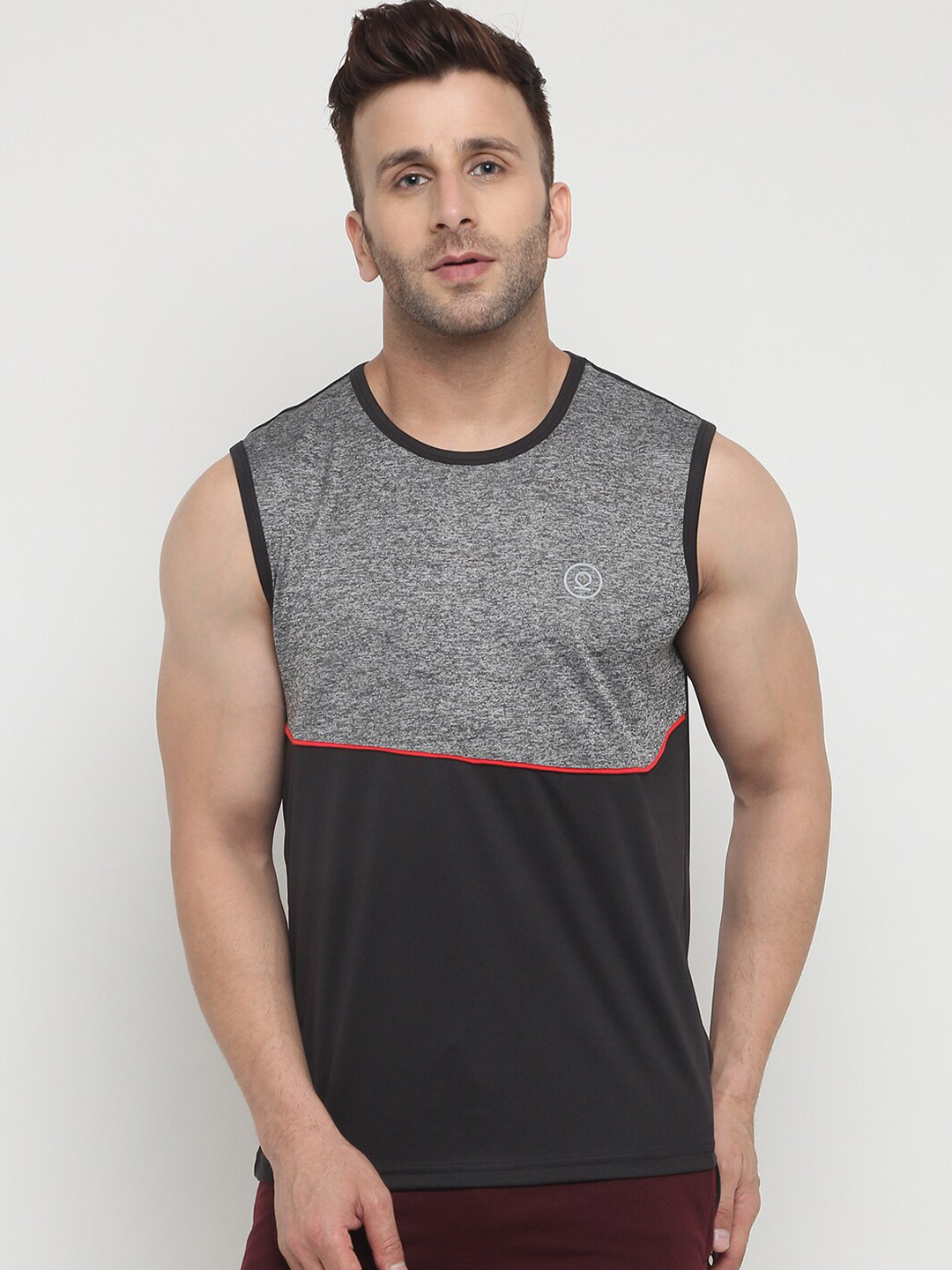 

CHKOKKO Men Grey & Black Colourblocked Sleeveless Sports T-shirt