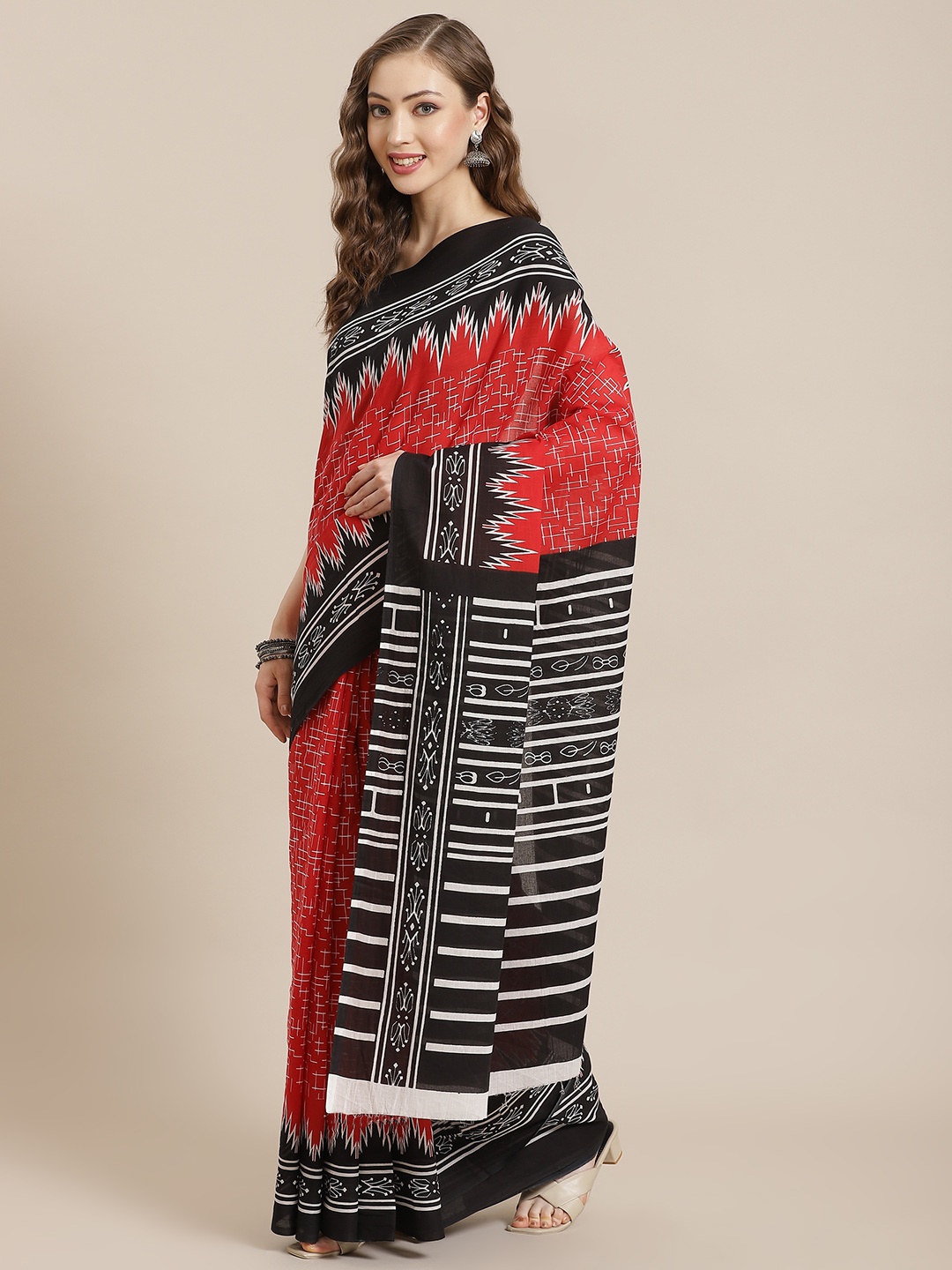 

Libas Red & Black Geometric Printed Pure Cotton Saree