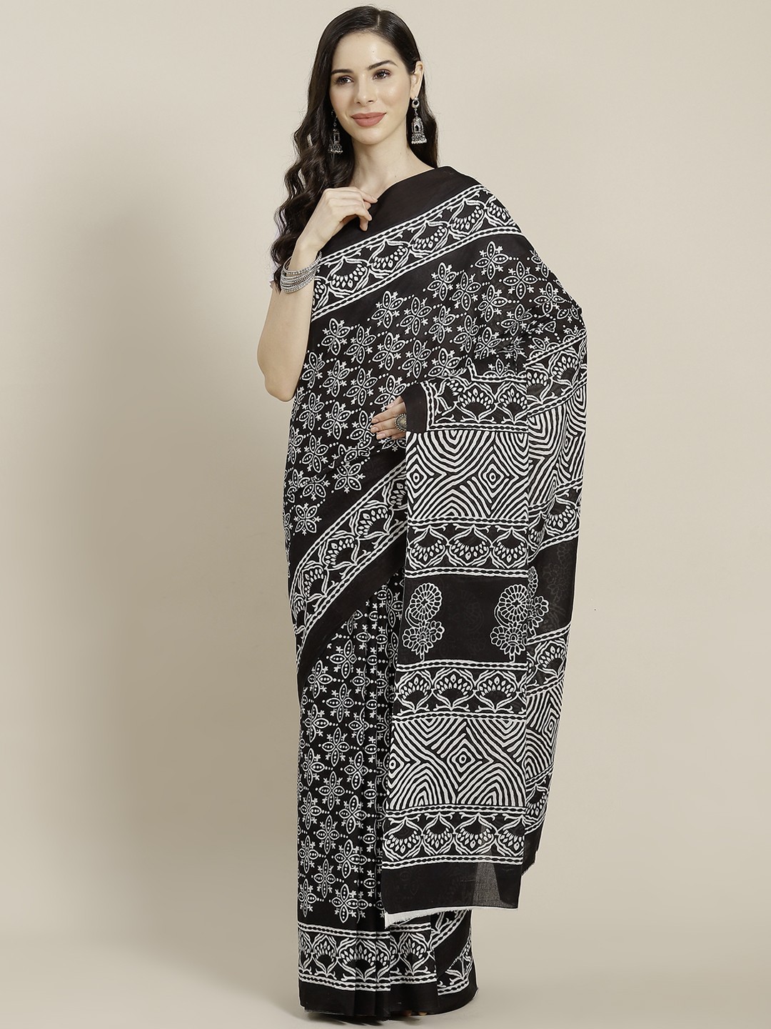 

Libas Black & White Ethnic Motifs Pure Cotton Saree