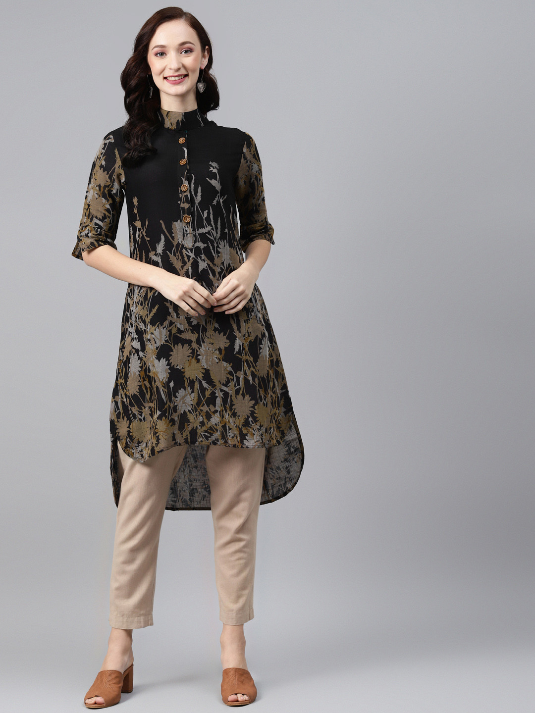 

Cottinfab Women Black & Beige Floral Printed High-Low Straight Kurta