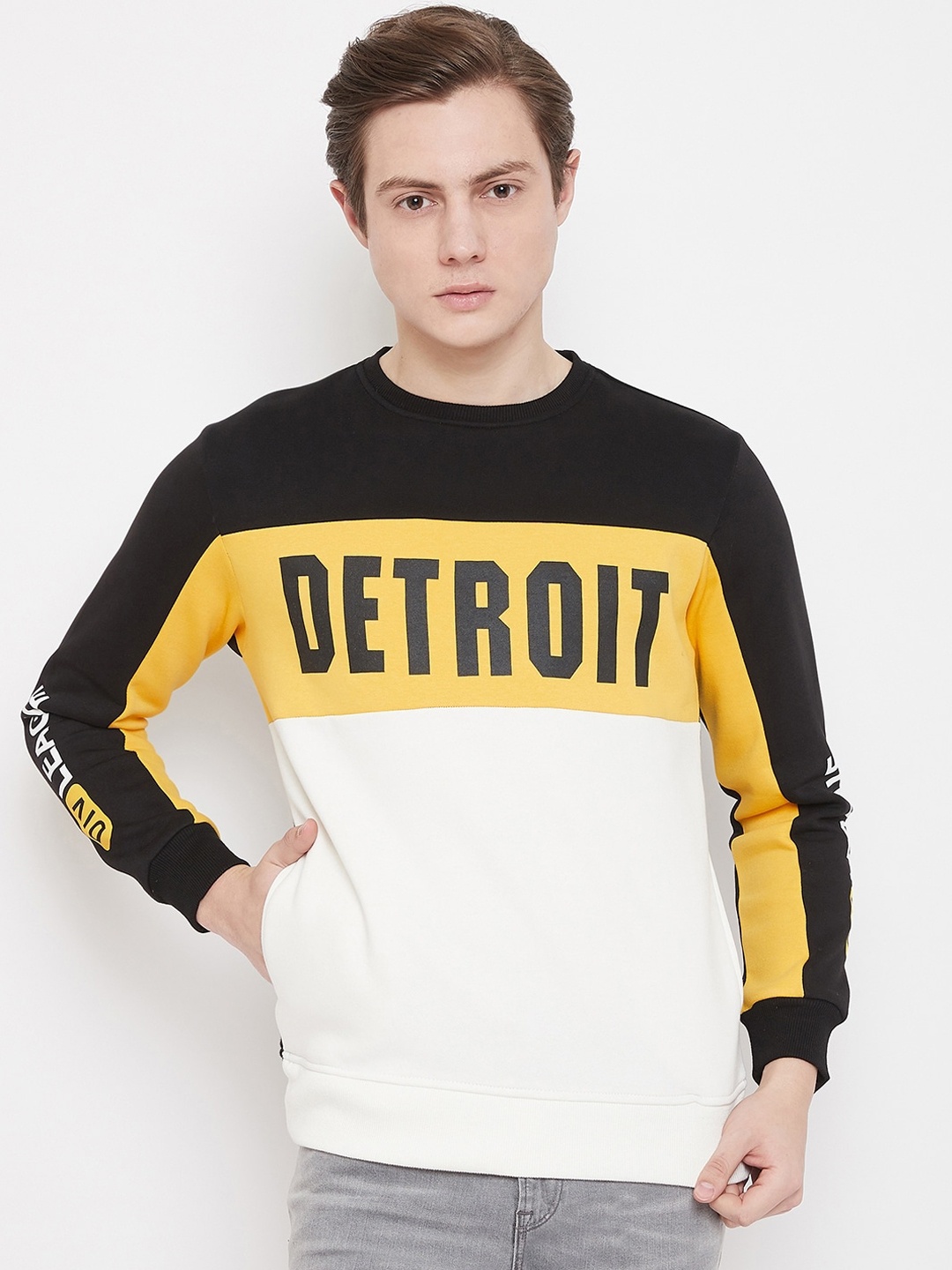 

QUBIC Men Black Colourblocked Sweatshirt
