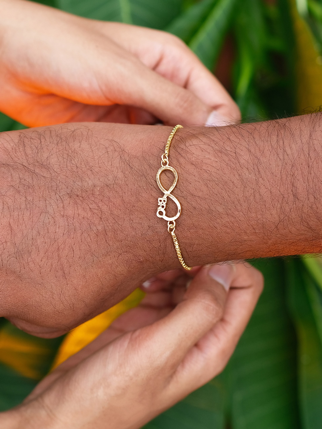 

Ayesha Bro Rakhi Bracelet, Gold