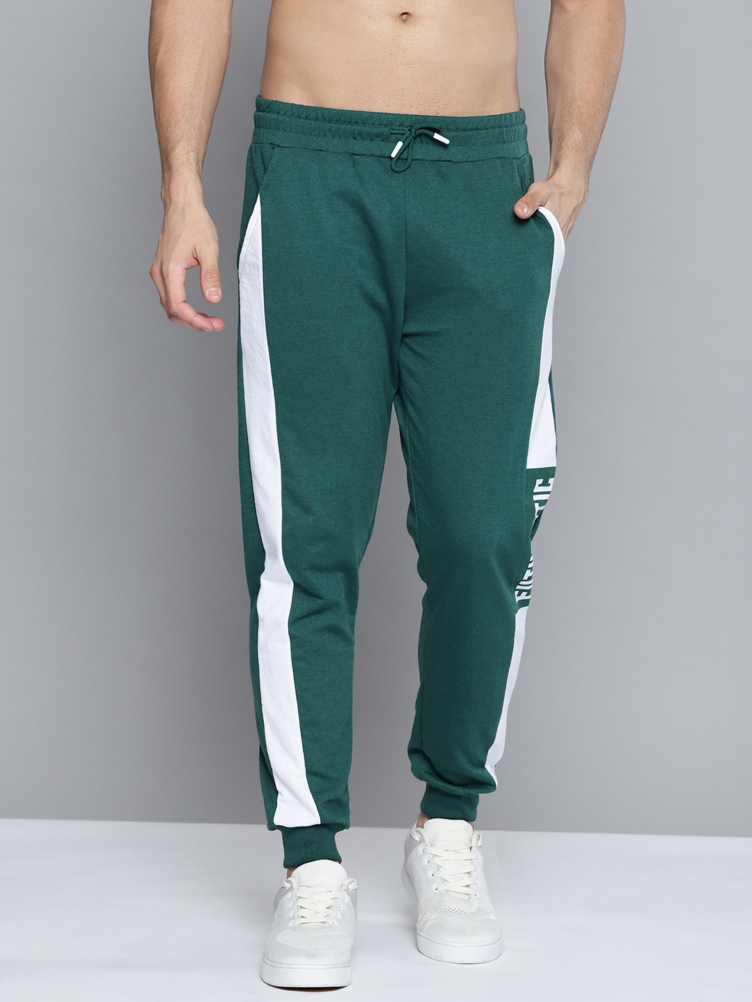 

Kook N Keech Men Green Solid Joggers