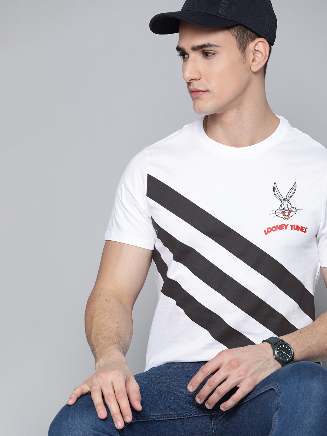 

Kook N Keech Looney Tunes Men White & Black Graphic Printed T-shirt