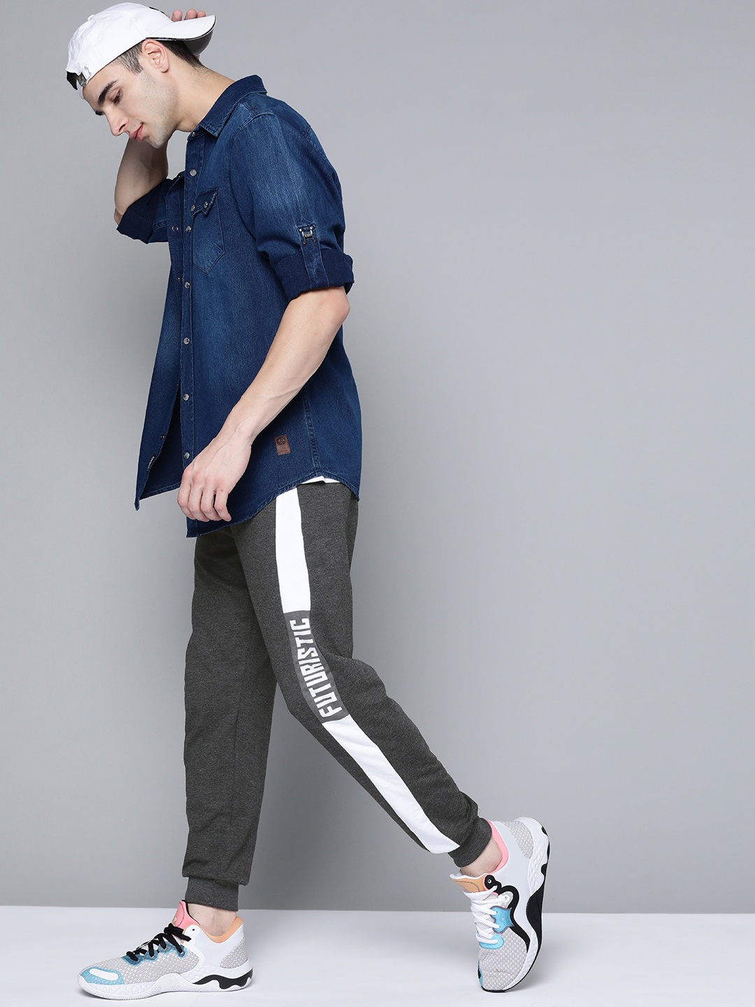 

Kook N Keech Men Charcoal Grey Solid Joggers