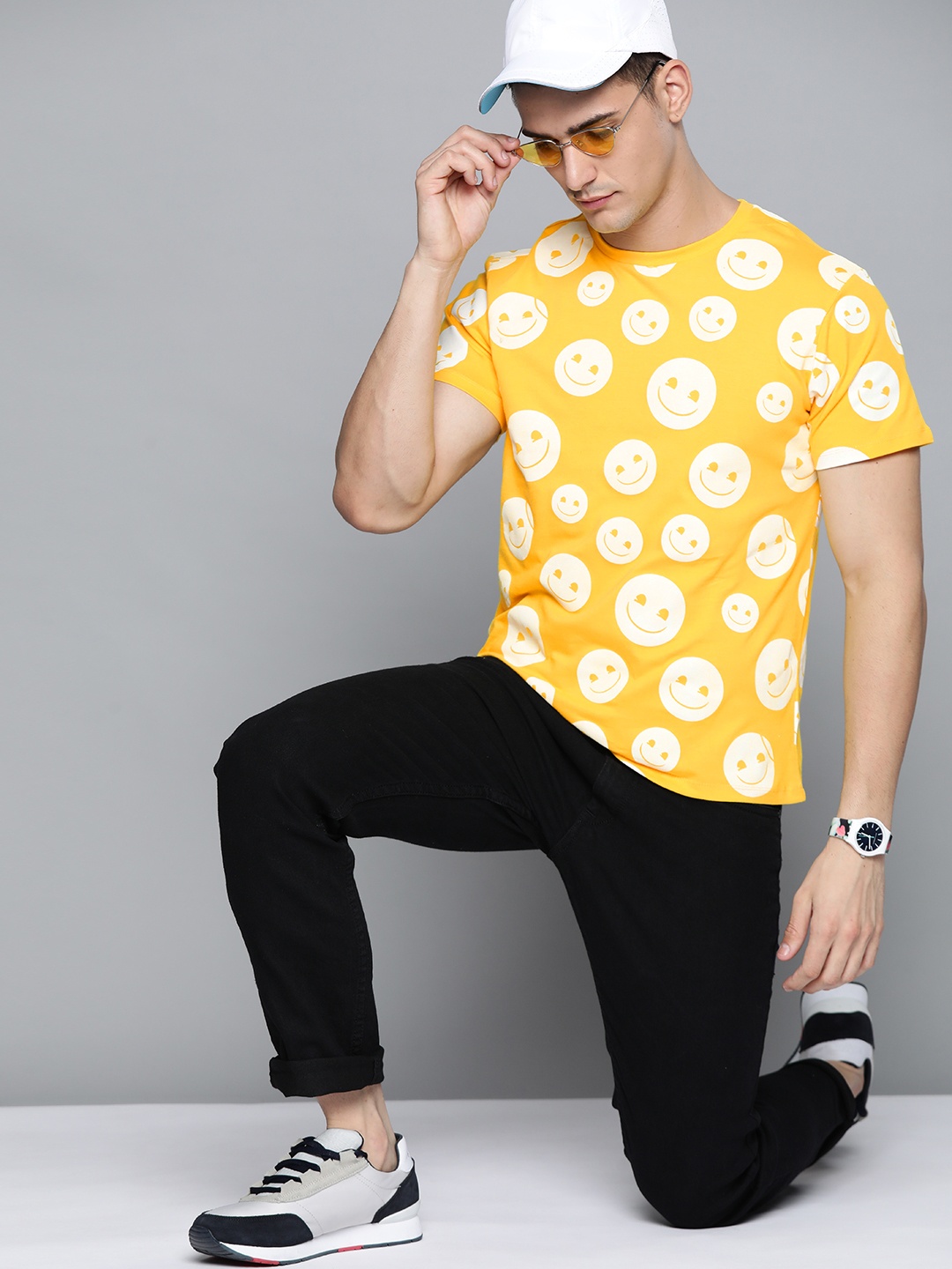 

Kook N Keech Emoji Men Yellow & White Pure Cotton Printed T-shirt