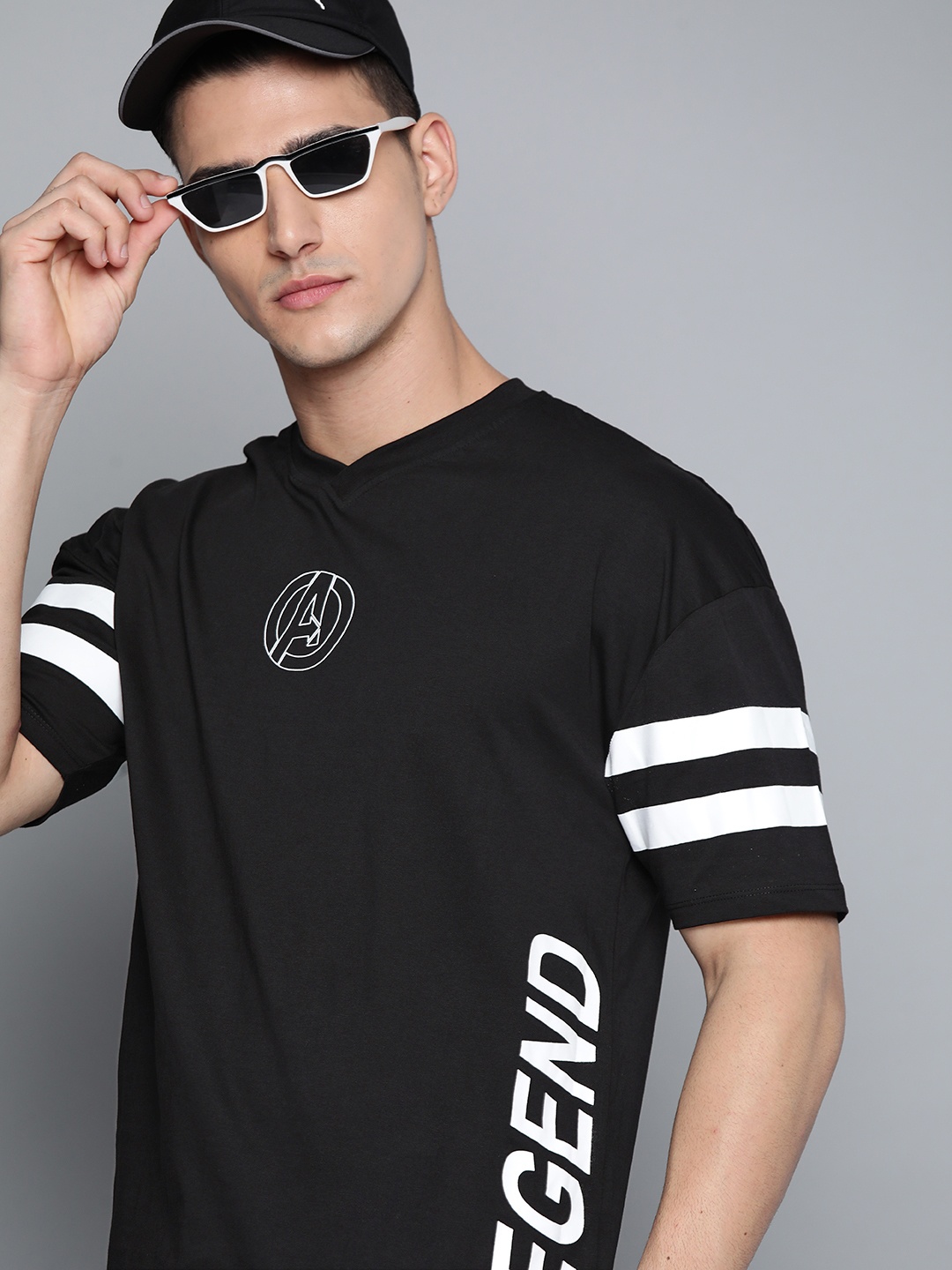

Kook N Keech Marvel Men Black & White Pure Cotton Avengers Printed T-shirt
