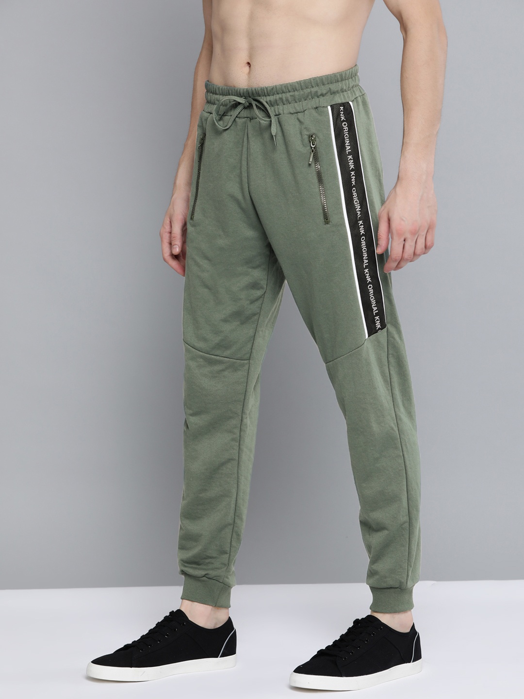 

Kook N Keech Men Olive Green Solid Joggers