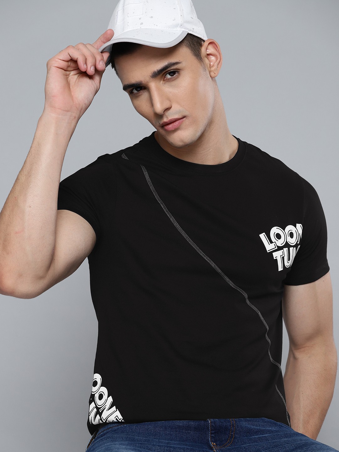 

Kook N Keech Looney Tunes Men Black Pure Cotton Looney Tunes Arsenal Printed T-shirt