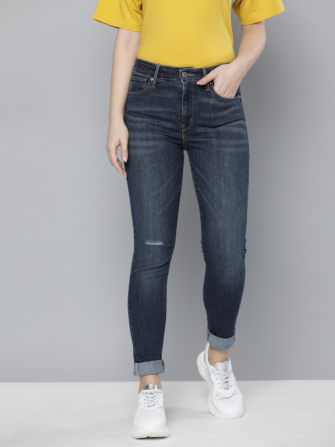 

Levis Women Blue 712 Skinny Fit Low Distress Heavy Fade Stretchable Jeans