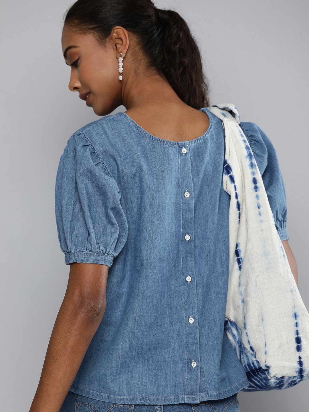 

Levis Women Blue Chambray Regular Top