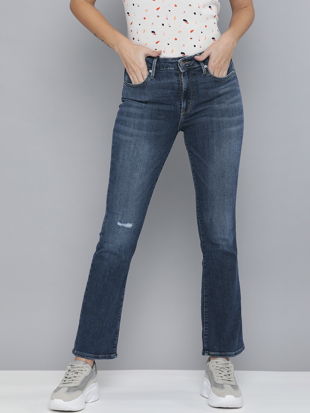 

Levis Women Blue 725 Bootcut Mildly Distressed Light Fade Stretchable Jeans