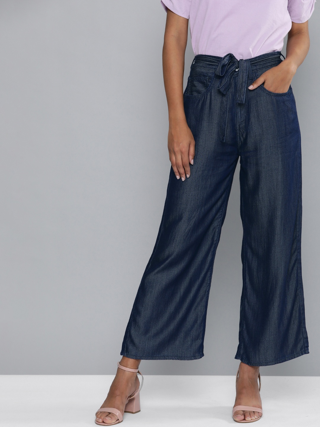 

Levis Women Blue Wide Leg High-Rise Light Fade Cropped Stretchable Jeans