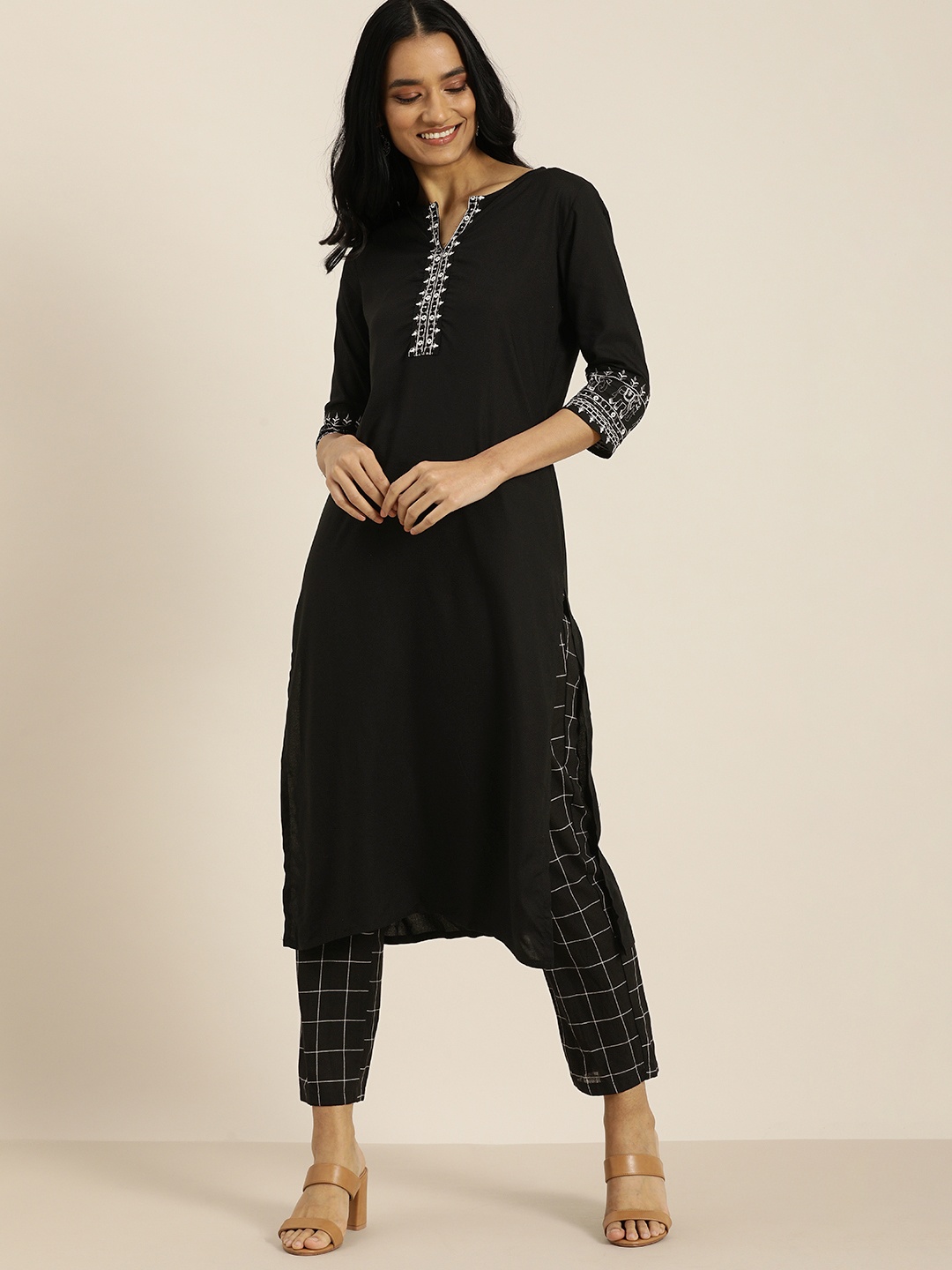 

Vishudh Women Black Regular Printed Kurta with Palazzos