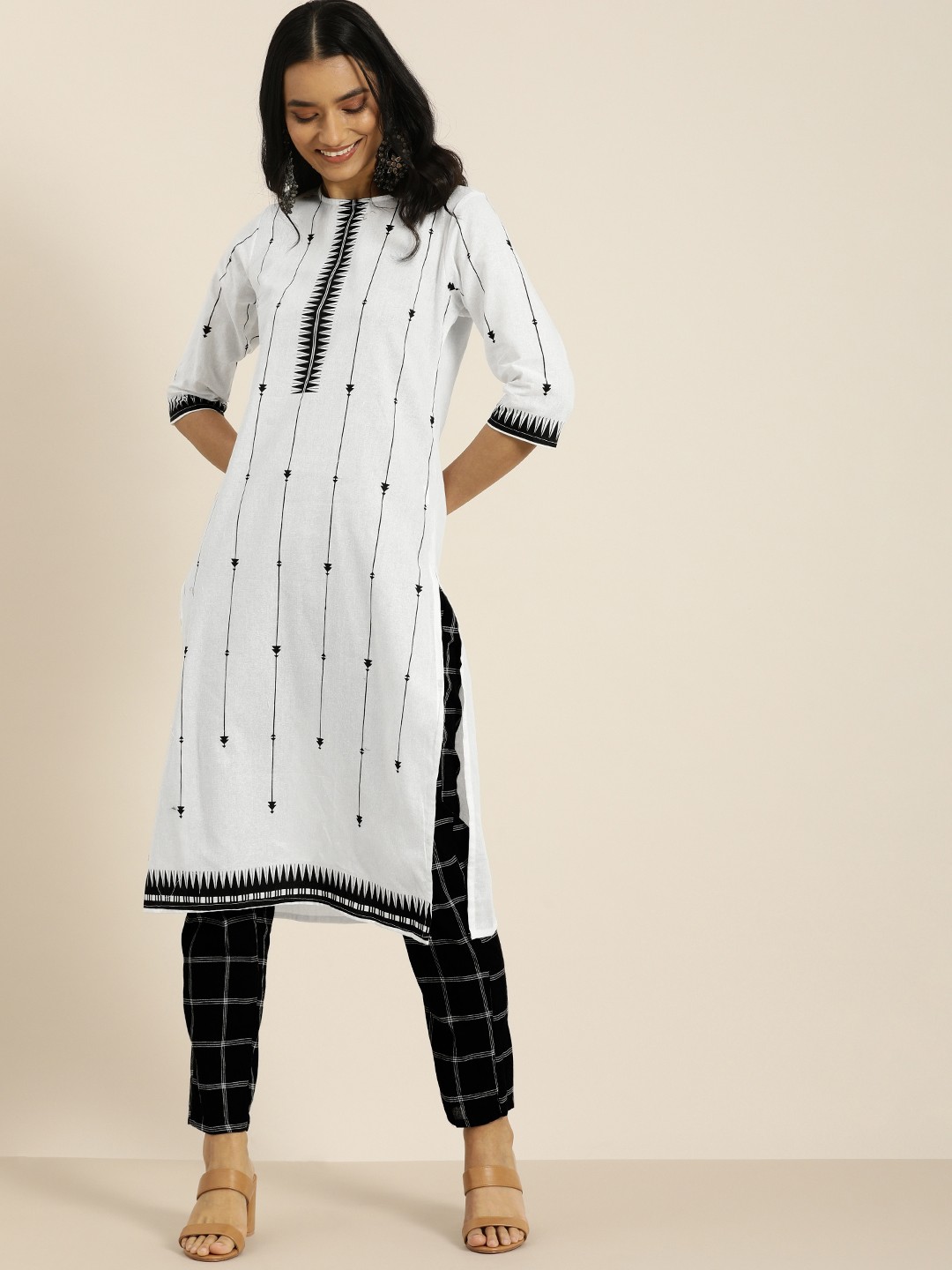 

Vishudh Women Off White & Black Striped Regular Pure Cotton Kurta with Trousers