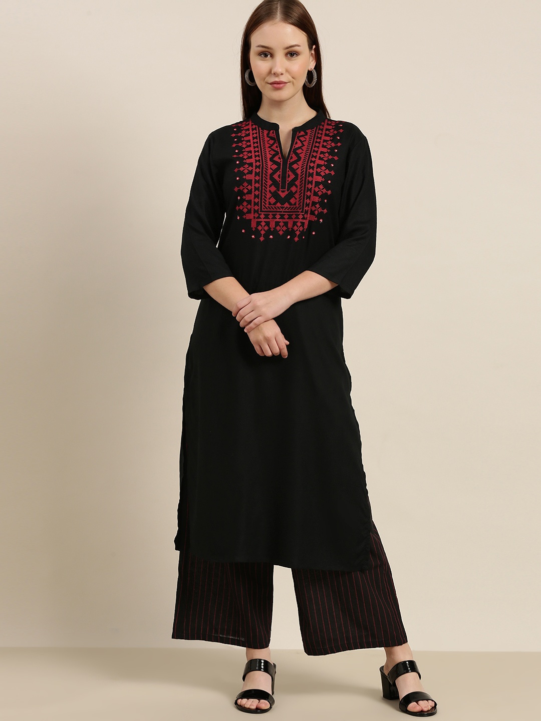 

Vishudh Women Black Printed Kurta with Palazzos