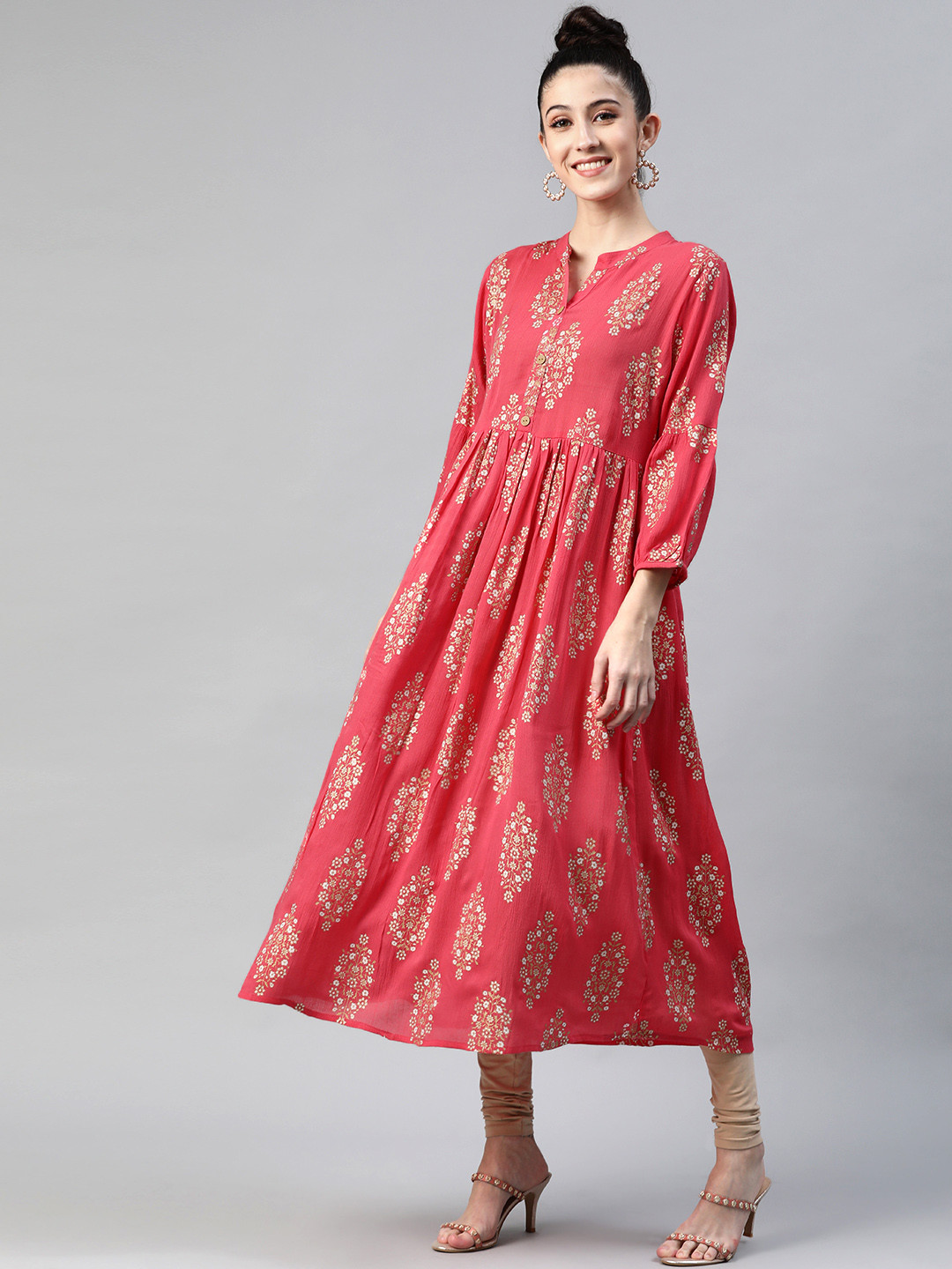 

mokshi Women Pink & Golden Ethnic Motifs Printed Crepe Kurta