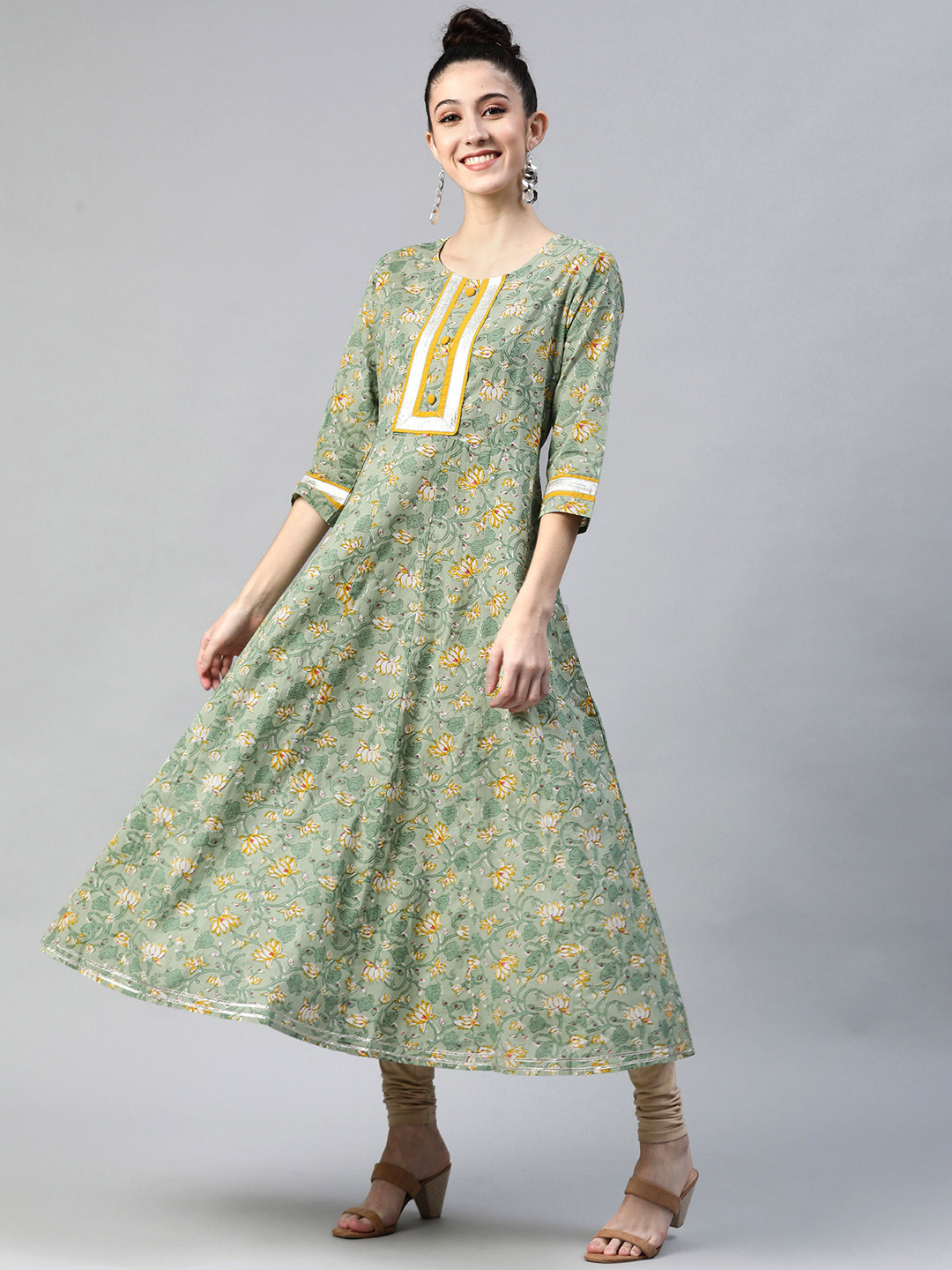

mokshi Women Green & White Floral Printed Pure Cotton Floral Kurta