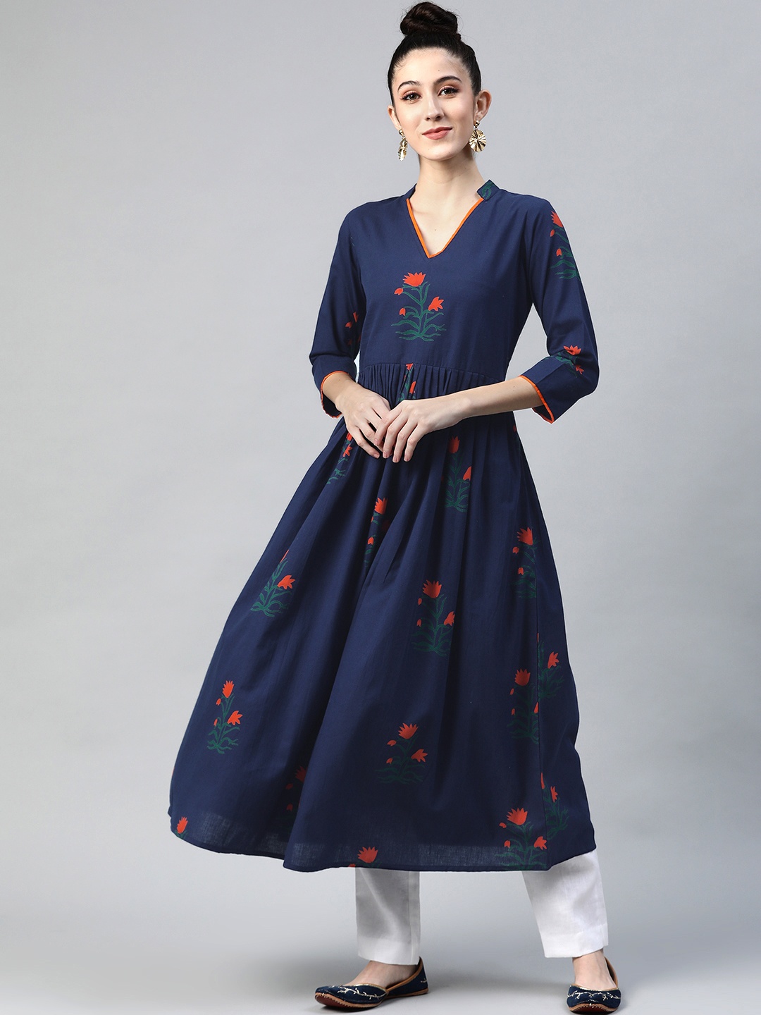 

mokshi Women Navy Blue & Red Ethnic Motifs Printed Pure Cotton Anarkali Kurta