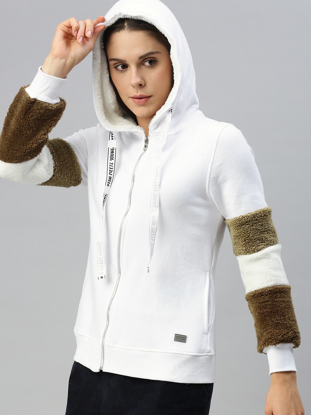 

Campus Sutra Women White Solid Hooded Sweatshirt