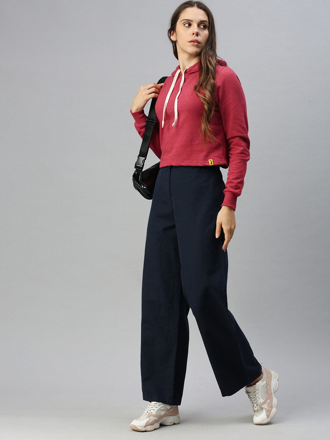 

Campus Sutra Women Maroon Solid Hooded Cropped Sweatshirt