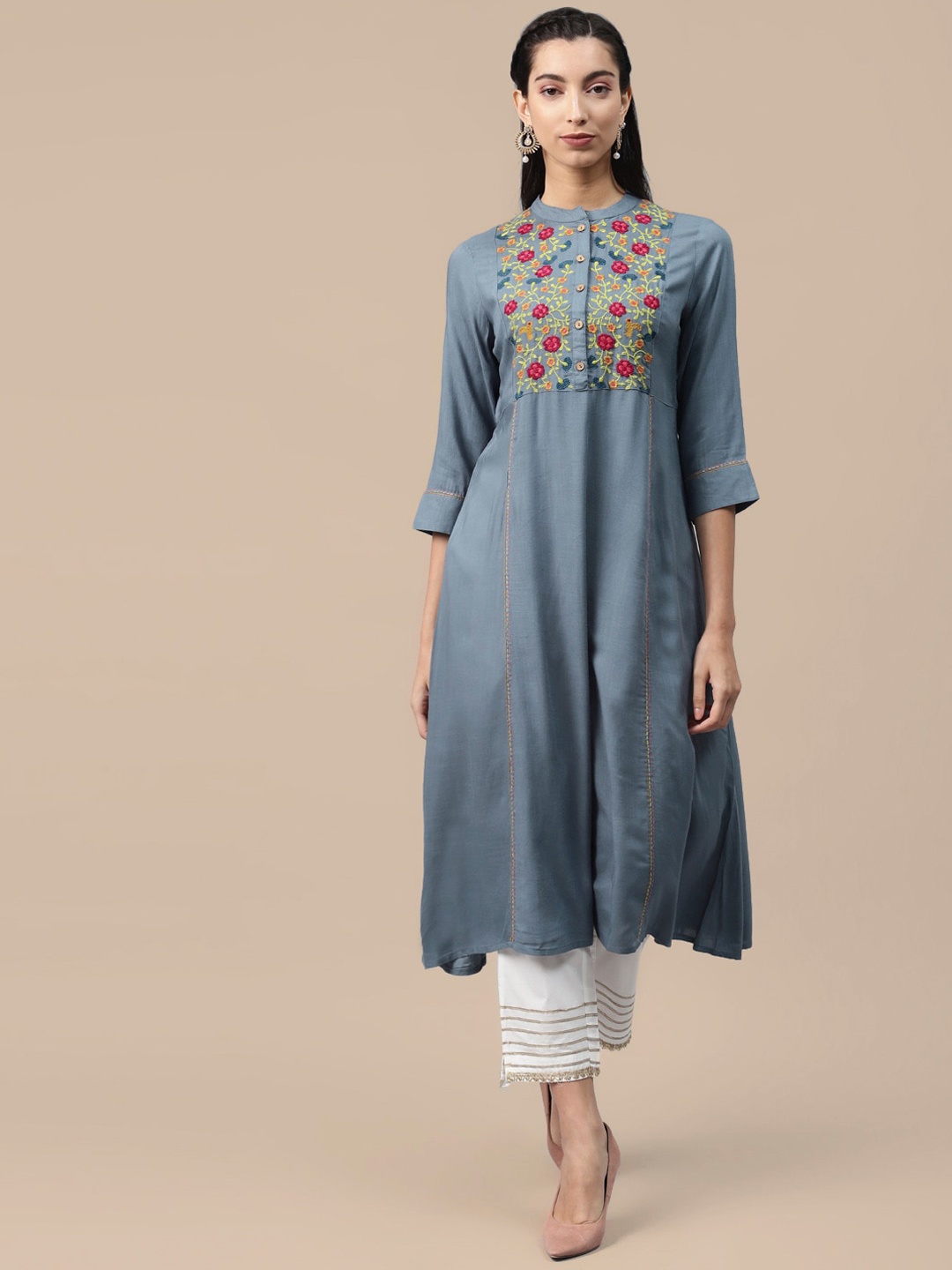 

Sangria Women Grey Floral Embroidered Thread Work Kurta