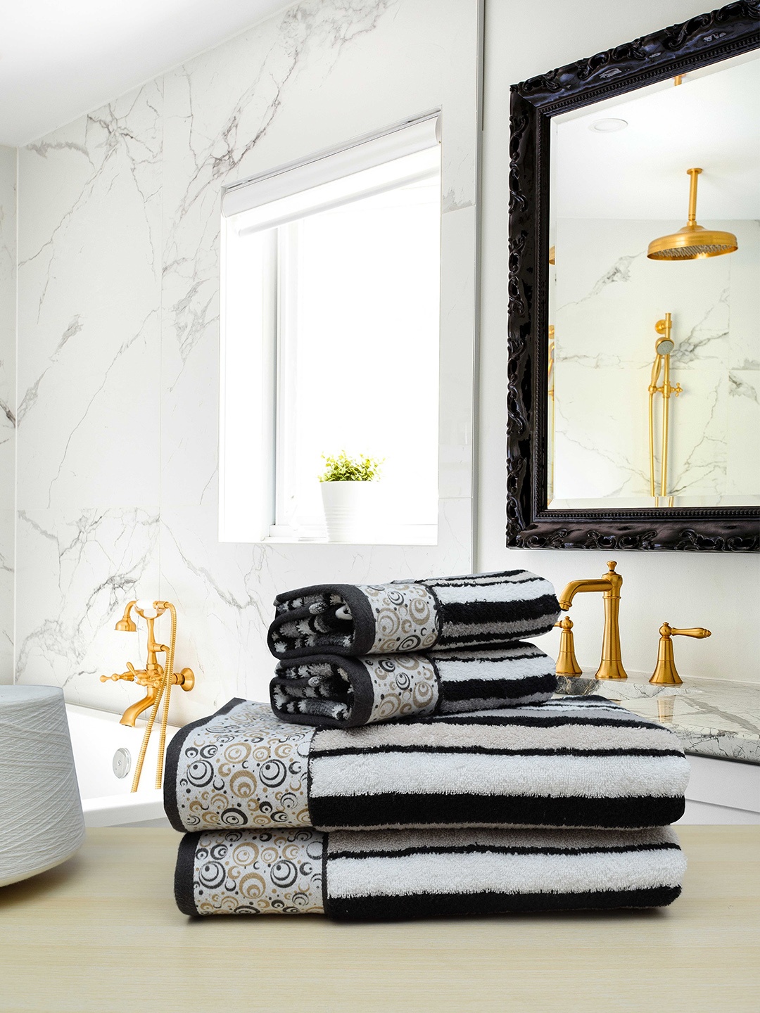 

RANGOLI Set Of 4 Black & Off-White Striped 450 GSM Pure Cotton Terri Berri Towels