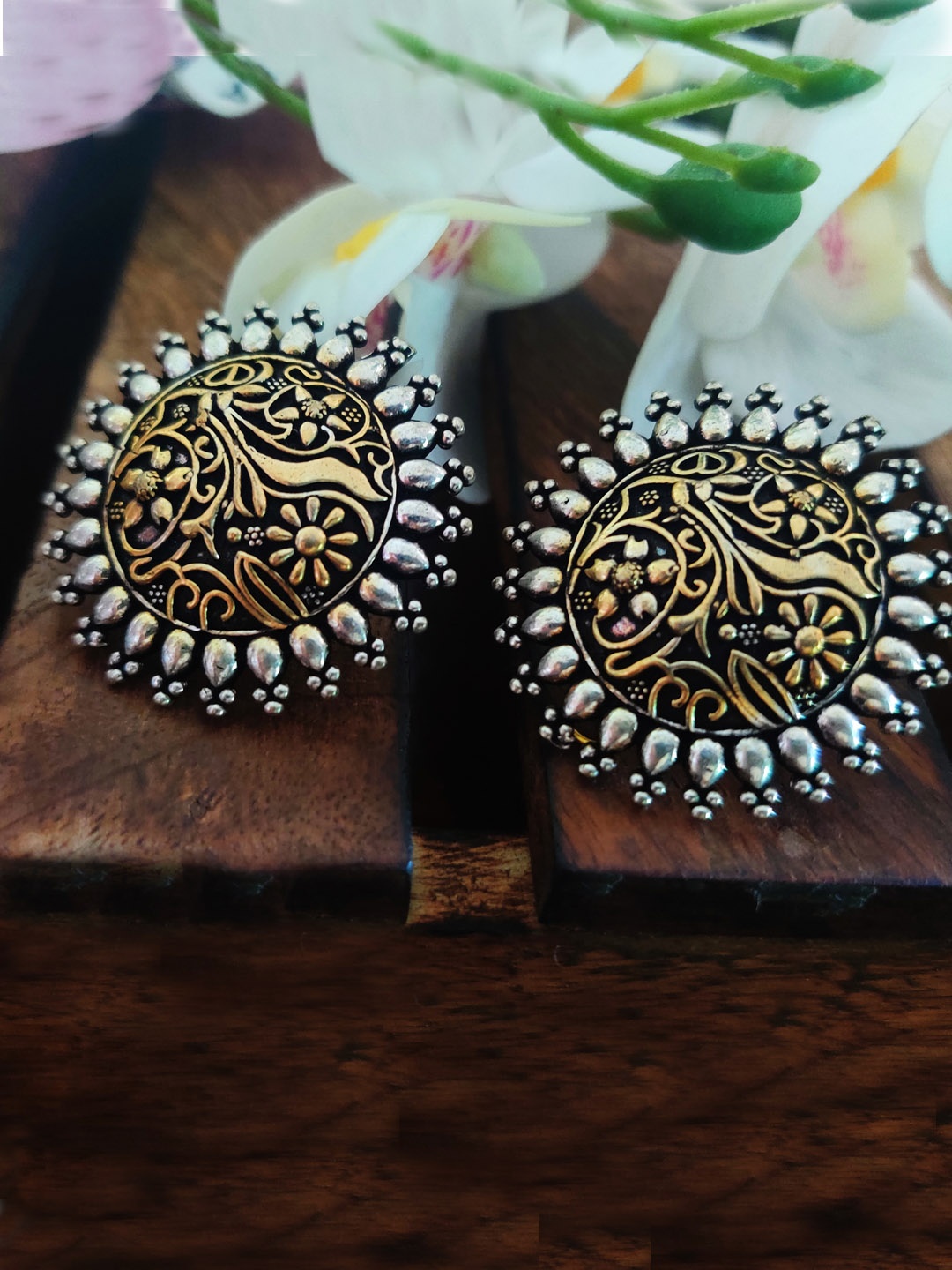 

Binnis Wardrobe Women Dual-Toned German Silver Contemporary Stud Earrings