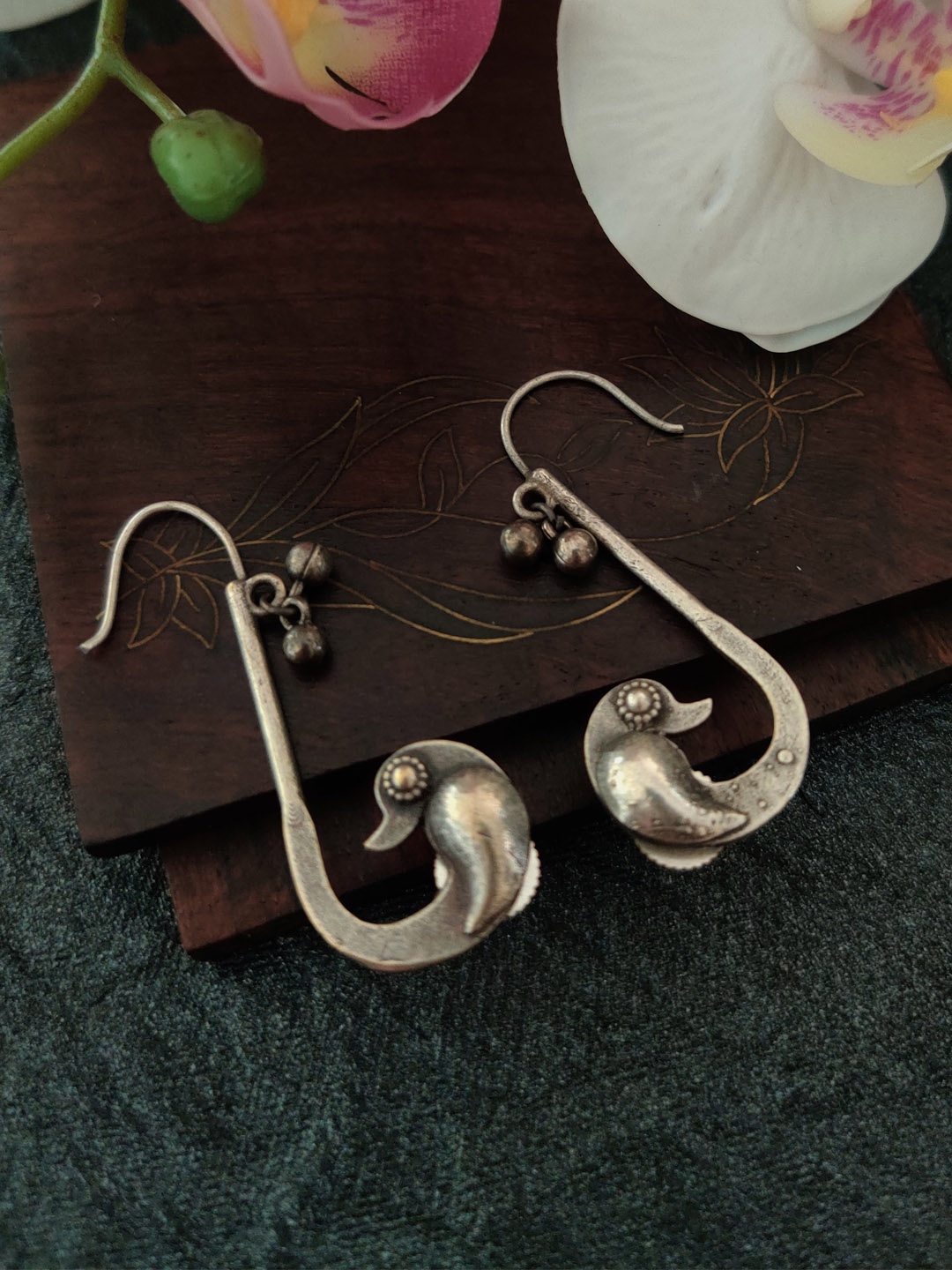 

Binnis Wardrobe Silver-Toned Contemporary Ear Cuff Earrings