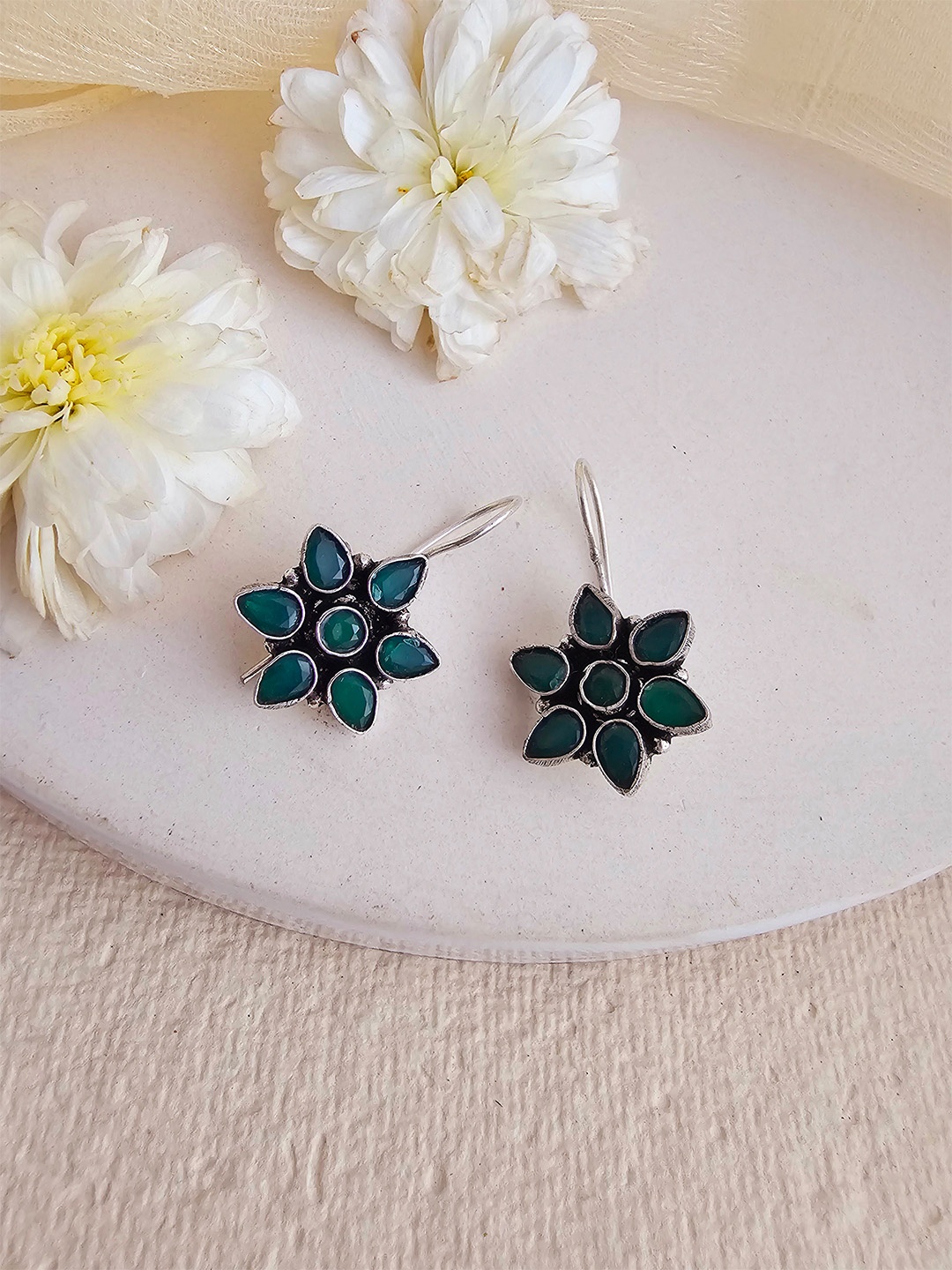 

Binnis Wardrobe Women Green Silver-Toned German silver Contemporary Drop Earrings