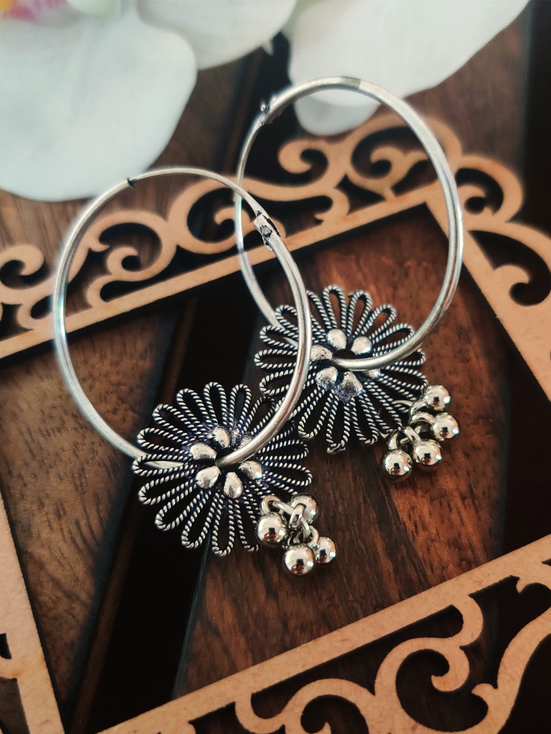 

Binnis Wardrobe Women Silver-Toned Contemporary German Silver flower Hoop Earrings