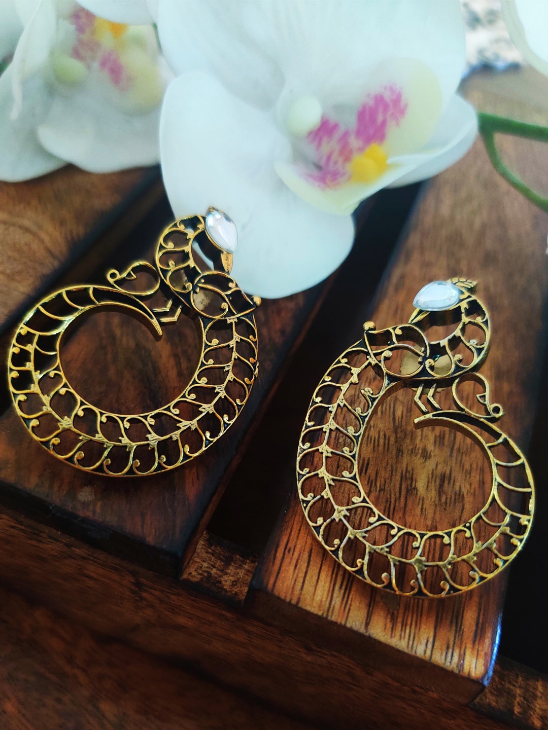 

Binnis Wardrobe Gold-Toned Contemporary Studs Earrings