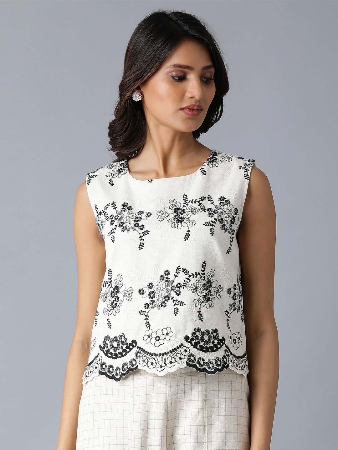 

W Beige Women Floral Printed Blouson Crop Top