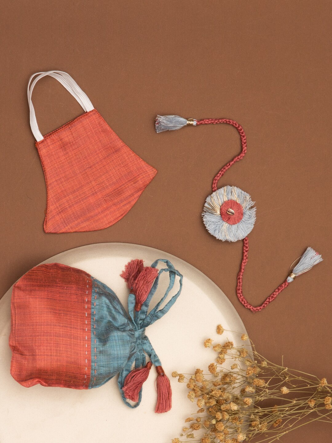 

VASTRAMAY Pink & Grey Eco Friendly Rakhi Gift Set