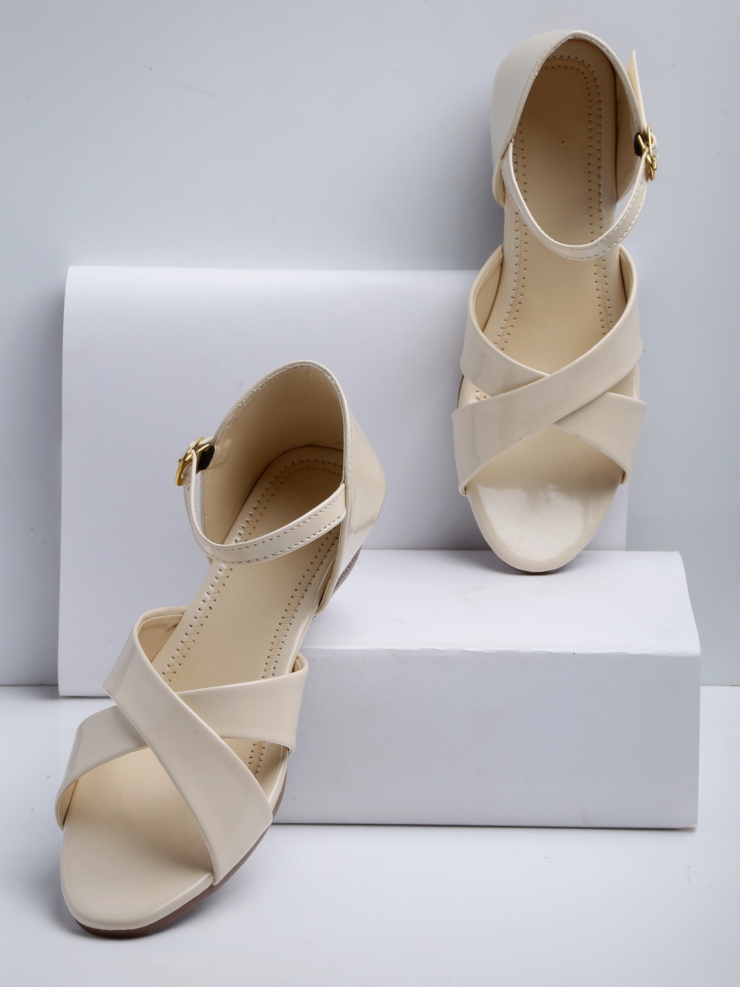 

DEAS Cream-Coloured Wedge Sandals
