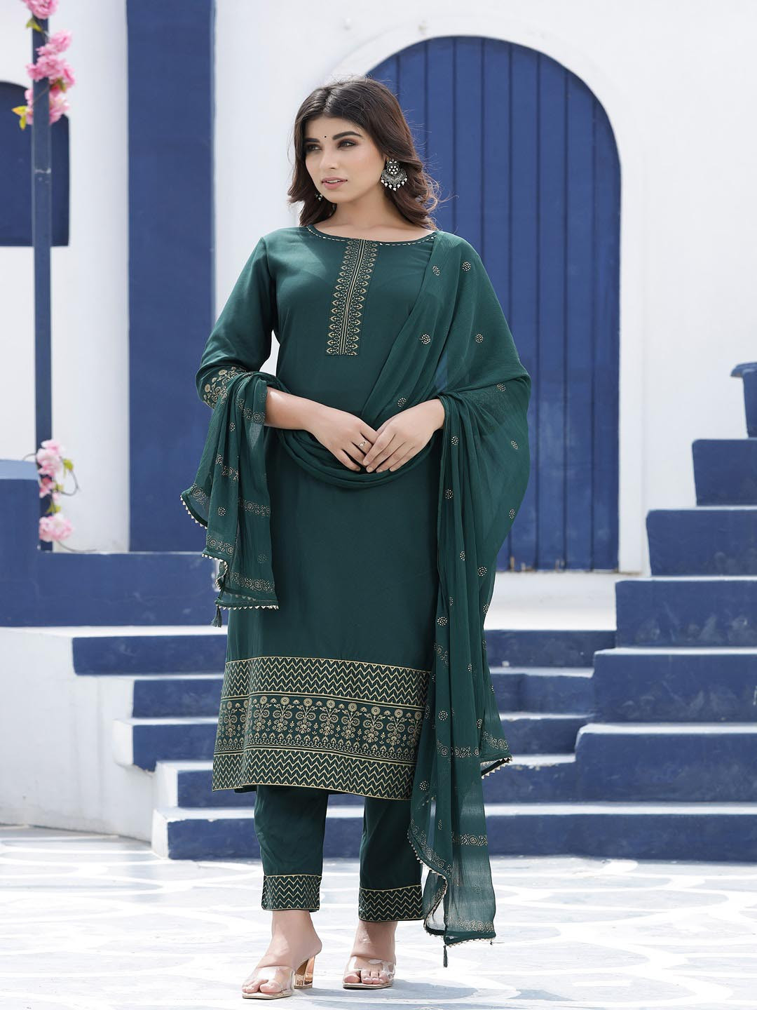 

Yufta Women Green & Golden Printed Gotta Patti Kurta with Trousers & With Dupatta