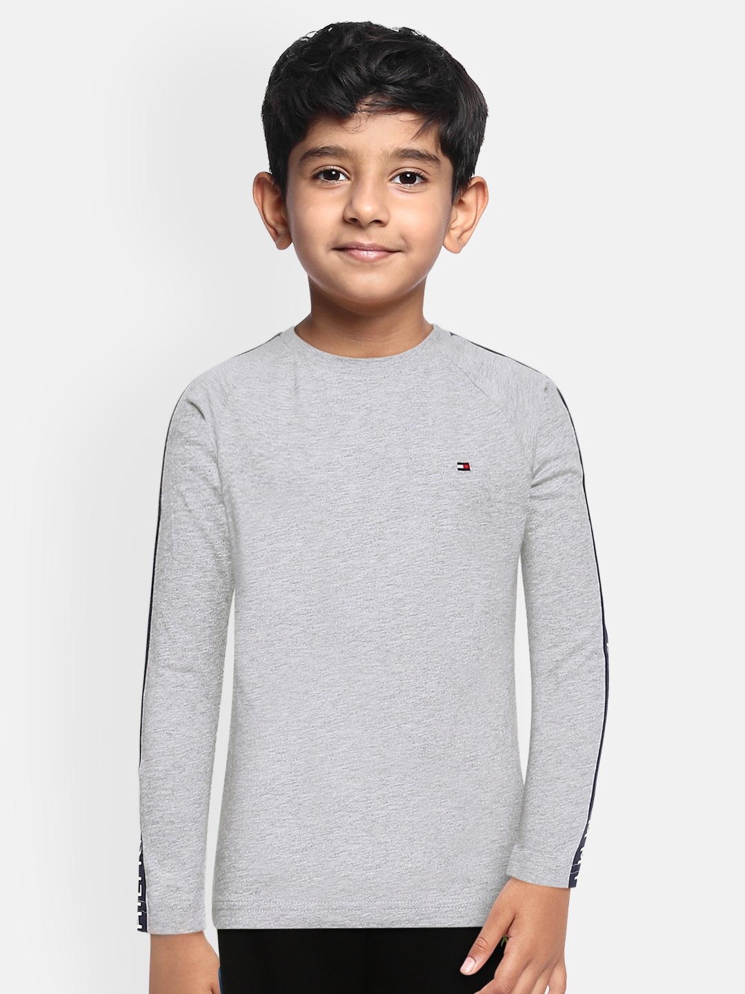 

Tommy Hilfiger Boys Grey Solid Organic Cotton T-shirt