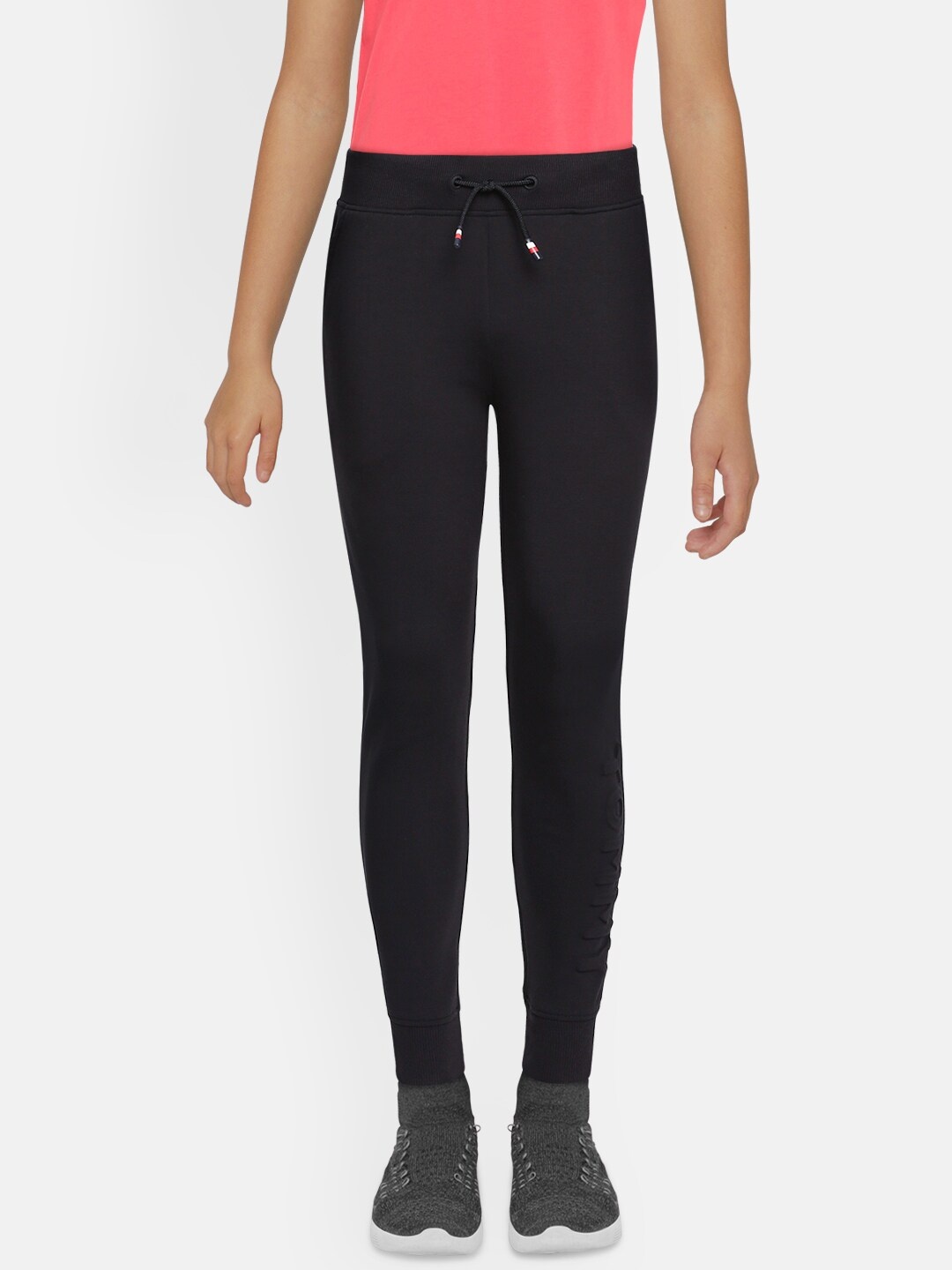 

Tommy Hilfiger Boys Black Solid Embossed Sweatpants