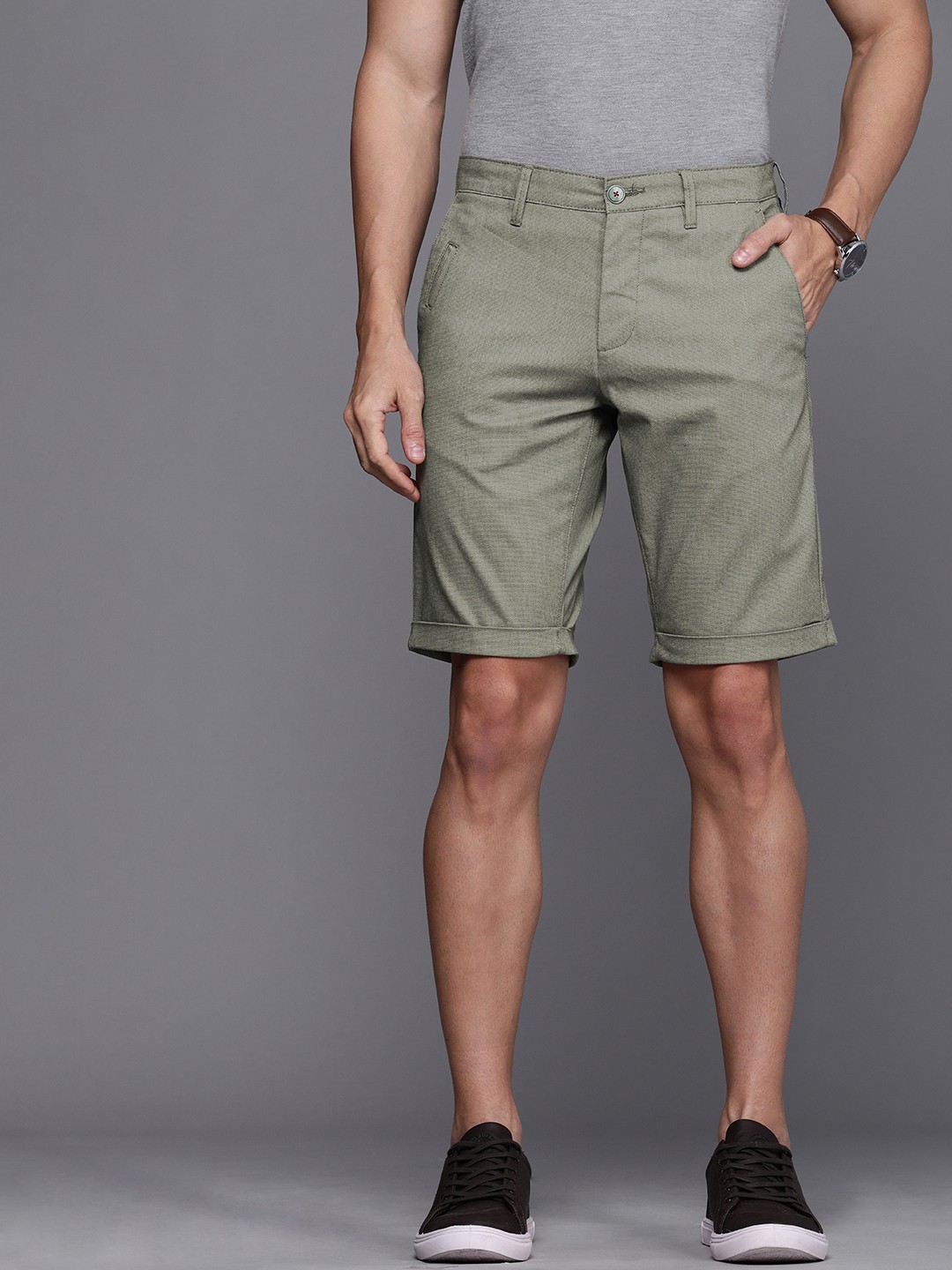 

Louis Philippe Sport Men Grey Self Desgined Slim Fit Regular Shorts